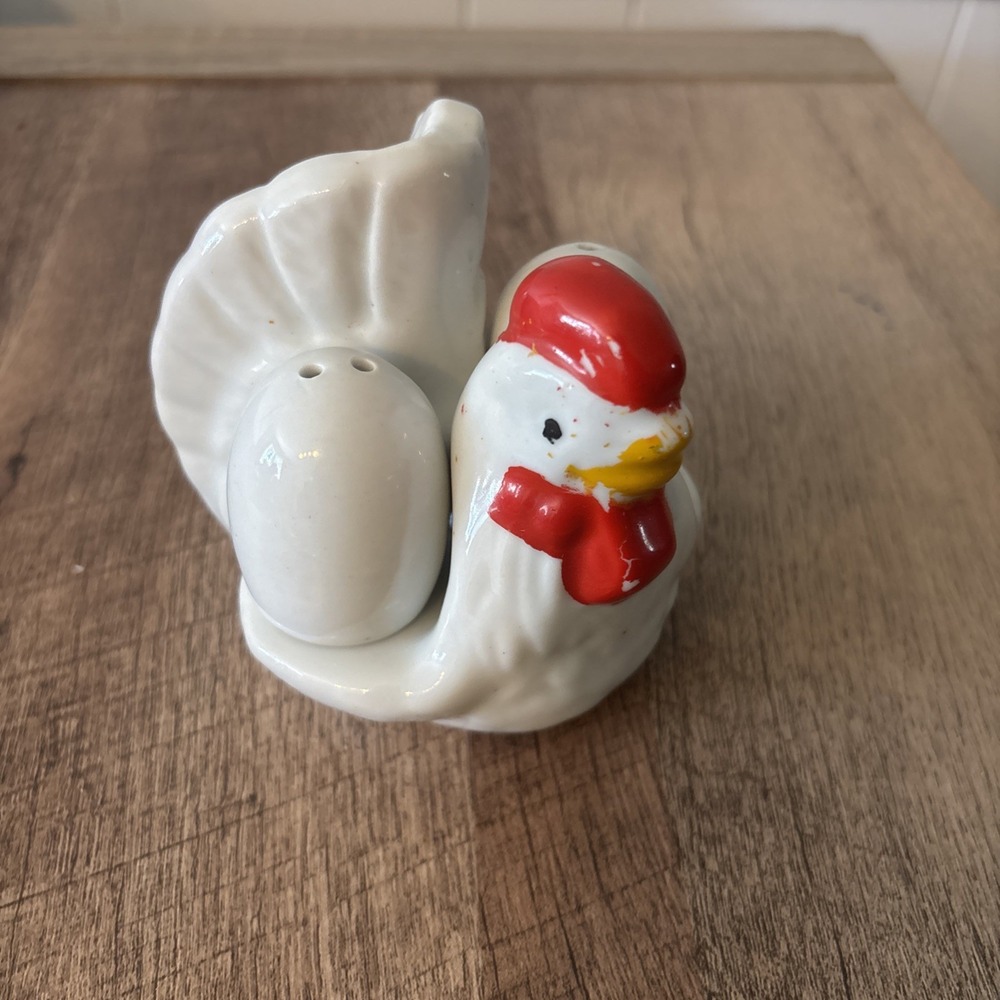 Vintage Stoneware CHICKEN HEN Salt Pepper Shakers Set Cottage Core Grandma Core